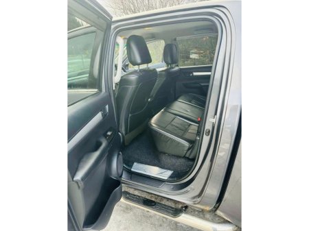 2017 Toyota Hilux  thumbnail