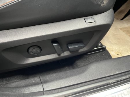 2023 Mitsubishi Outlander - thumbnail 15