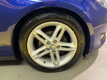 2015 Ford Focus - thumbnail 30