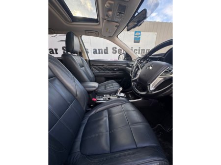 2017 Mitsubishi Outlander - thumbnail 14