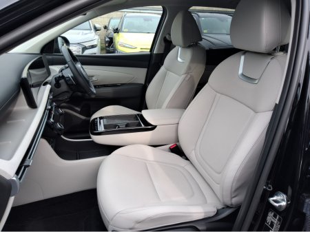 2025 Hyundai Tucson PLATINUM PHEV  - Only 4,000 Km - Top Spec - Side Steps - €46,950 thumbnail