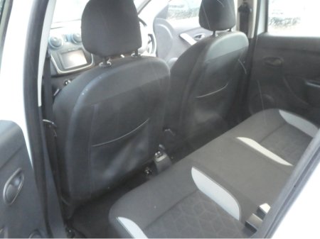 2015 Dacia Sandero STEPWAY SIGNATURE 1.5 DCI 90 4 €6,450 thumbnail