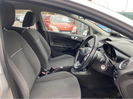 2017 Ford Fiesta - thumbnail 10