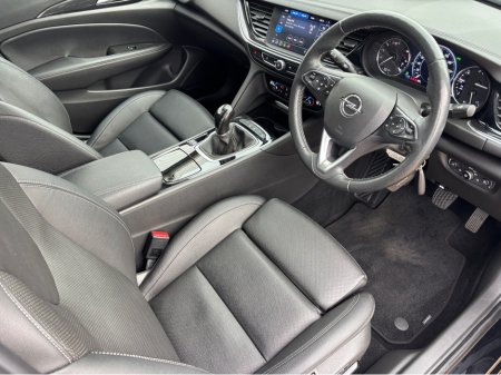 2022 Opel Insignia - view 2