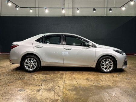 2017 Toyota Corolla - thumbnail 2