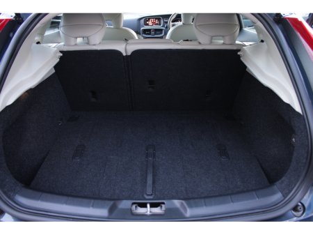 2019 Volvo V40 2.0D4 INSCRIPTION 5DR HATCHBACK AUTO HUGE SPEC  // 1 OWNER CAR // AS NEW CONDITION THROUGHOUT // BUY WITH CONFIDENCE AA AND SIMI APPROVED DEALER 2026 // FINANCE ARRANGED // €19,950 thumbnail