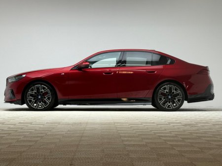 2025 BMW 5 Series 550E M SPORT PRO XDRIVE thumbnail
