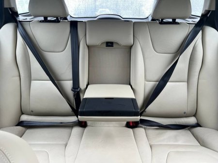 2018 Volvo V60 D4 CLASSIC 2.0 D // SERVICE HISTORY // OPENING SUNROOF // ADAPTIVE CRUISE CONTROL €19,950 thumbnail