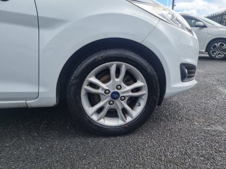 2015 Ford Fiesta - thumbnail 13