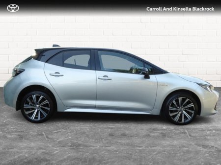 2023 Toyota Corolla Hybrid Luna Sport HB €27,950 thumbnail