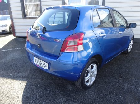 2010 Toyota Yaris - thumbnail 7