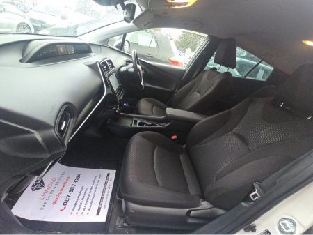 2020 Toyota Prius 6AA-ZVW51 €21,950 thumbnail