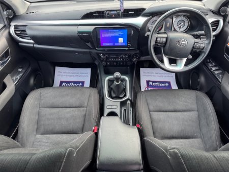 2025 Toyota Hilux *NO VAT* 2.8L SR5 MANUAL #340 €52,999 thumbnail