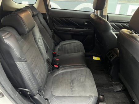 2020 Mitsubishi Outlander €24950! 2020 MITSUBISHI OUTLANDER PHEV G 2.4 AUTOMATIC / CRUISE CONTROL / 360° PARKING CAMERA / PADDLE SHIFTERS / ELECTRIC HEATED SEATS / HEATED STEERING WHEEL €24,950 thumbnail