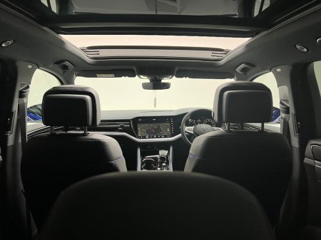 2025 Volkswagen Touareg - thumbnail 11