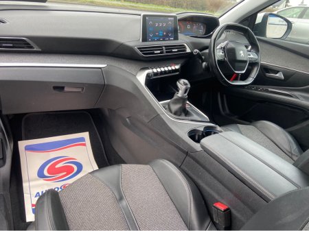 2019 Peugeot 3008 ALLURE 1.5 BLUE HDI 130 6 6.2 4DR €17,995 thumbnail