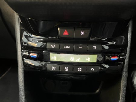 2018 Peugeot 2008 - thumbnail 19