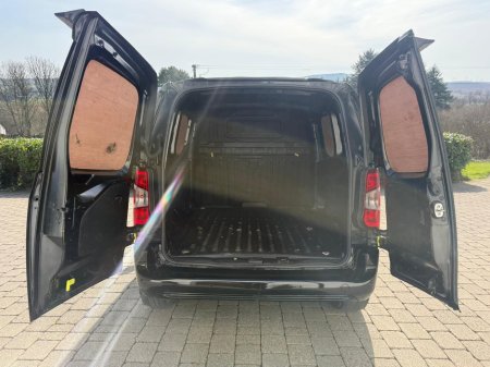 2019 Peugeot Partner - thumbnail 19