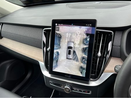 2025 Volvo XC90 MULBERRY RED / PLUS DARK T8 PHEV AWD AUTO PLUS €78,950 thumbnail