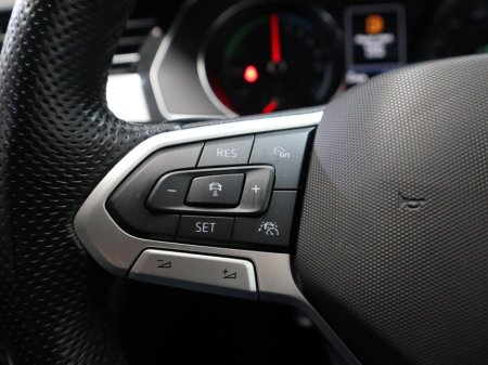 2021 Volkswagen Passat *123* GTE S-A DSG €23,995 thumbnail