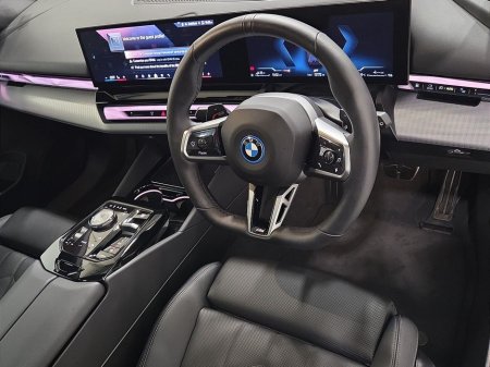 2025 BMW 5 Series 530 E M Sport Auto 530 e M Sport 530 e eDrive 22.1 kWh PHEV 299 184BHP /135 kw Auto Start/Stop thumbnail