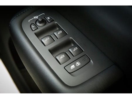 2022 Volvo XC60 T6 CORE BRIGHT SUNROOF 350BHP AWD €42,899 thumbnail