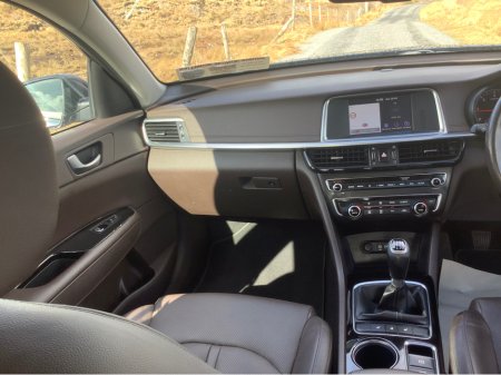 2019 Kia Optima - thumbnail 17