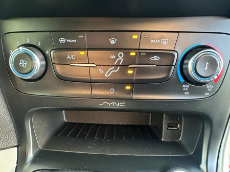 2017 Ford Focus - thumbnail 10