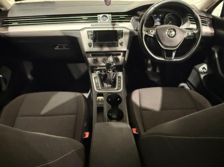 2016 Volkswagen Passat - thumbnail 12