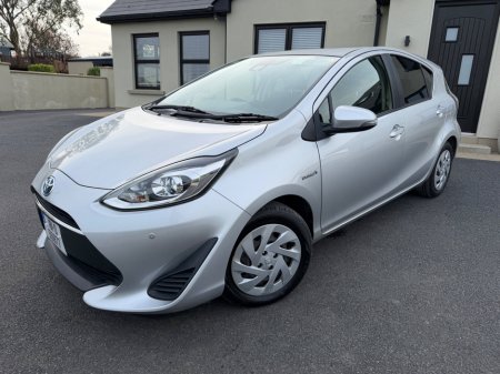 2018 Toyota Aqua - thumbnail 2