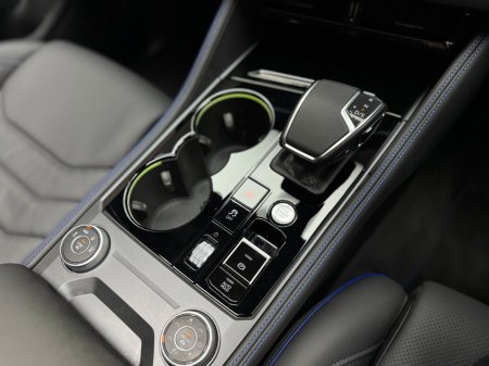 2025 Volkswagen Touareg - thumbnail 21