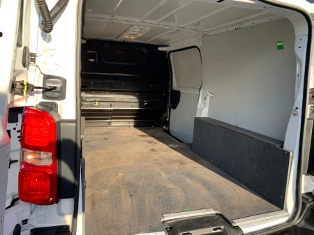 2021 Citroen Dispatch 2.0 HDI 120 BHP ENTERPRISE LWB // PRICE EXCL. VAT // 10/26 CVRT // FULL DOCUMENTED SERVICE HISTORY // €14,950 thumbnail