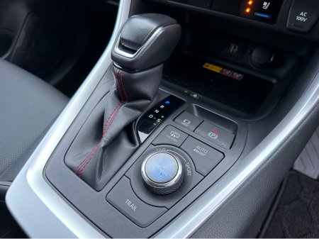 2024 Toyota Rav4 4X4 PHEV - Platinum Modelista - New model €48,940 thumbnail