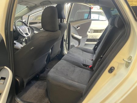 2015 Toyota Prius - thumbnail 10