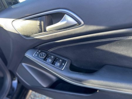 2013 Honda Fit DAA-GP5 €9,499 thumbnail