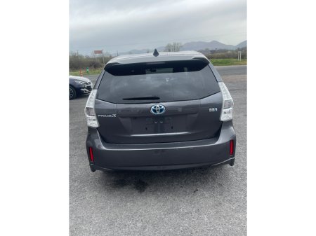 2014 Toyota Prius Alpha - thumbnail 6