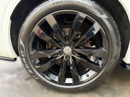 2019 Volkswagen Touareg V6 R-LINE TECH 3.0 TDI **286 BHP**REVERSE CAMERA**BODY KIT**BLACK PACK**XENONS**MEMORY SEATS**FSH**MINT** €52,750 thumbnail