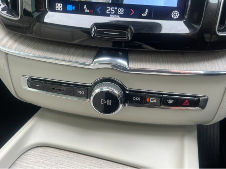 2023 Volvo XC60 T6 PHEV PLUS DARK AWD 2.0 PETROL //PANORAMIC GLASS ROOF//FULL LEATHER HEATED SEATS//ADAPTIVE CRUISE CONTROL// thumbnail