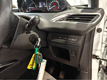 2019 Peugeot 2008 - thumbnail 13