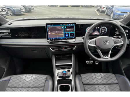 2024 Volkswagen Tiguan R-LINE TDI S-A DSG €55,300 thumbnail