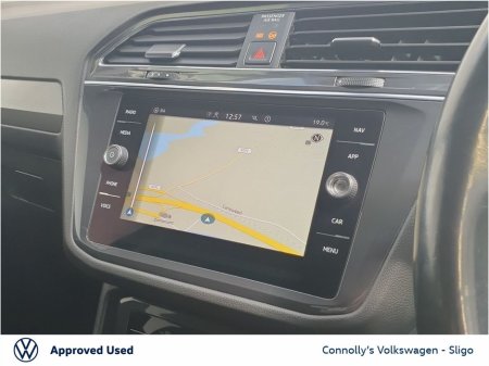 2023 Volkswagen Tiguan LIFE 2.0TDI 122HP €35,945 thumbnail