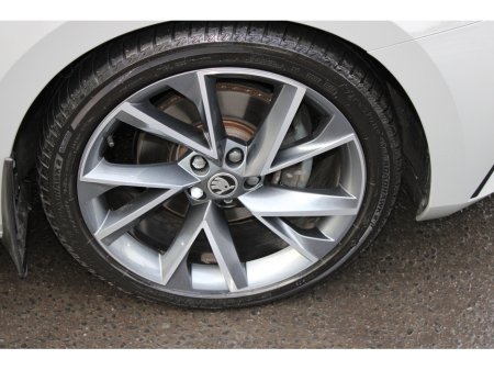 2024 Skoda Superb SUPERB SPT 2.0TDI 150HP DSG €44,950 thumbnail