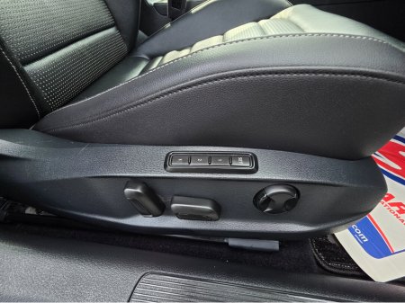 2020 Volkswagen Golf 1.4 FULL LEATHER SEATS ELECTRIC MEMORY SEATS  NAVI VIRTUAL CLOCKS ANDROID AUTO CARPLAY BLIND SPOT REAR TRAFFIC ASSIST ROAD SIGN RECOGNIZING  LANE ASSIST LOW TAX BAND €22,950 thumbnail