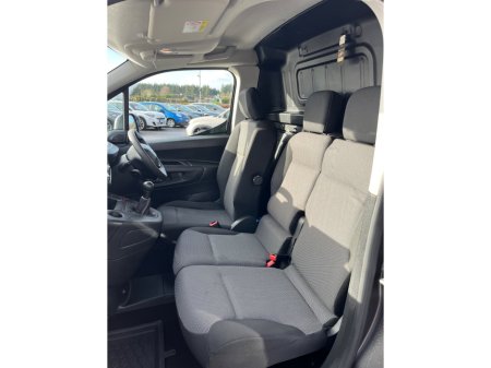 2021 Peugeot Partner  thumbnail