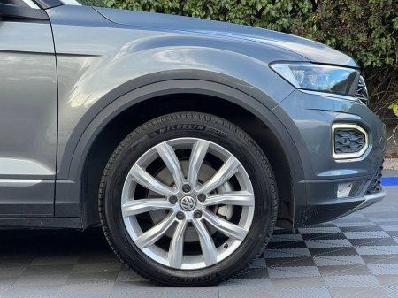 2020 Volkswagen T-Roc SPORT 2.0 TDI // APPLE CARPLAY/ANDROID AUTO // DUAL ZONE CLIMATE CONTROL // 18" ALLOYS €24,900 thumbnail