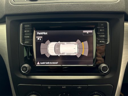 2016 Skoda Yeti OUTDOOR 2.0 TDI**TOUCHSCREEN BLUETOOTH MEDIA**MULTIFUNCTIONAL STEERING WHEEL**HEATED LEATHER SEATS**CRUISE CONTROL**PARKING SENSORS**AIR CONDTIONING**ELECTRIC WINDOWS **ISOFIX**FINANCE AVAILABLE** €11,995 thumbnail