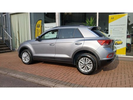 2023 Volkswagen T-Roc 2.0 TDI 116HP Life, Pyrite Silver 46km. €29,950 thumbnail