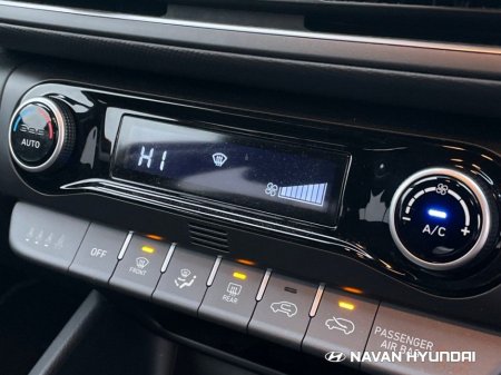 2022 Hyundai Kona 1.0 T-GDI Executive Two Tone Roof €25,950 thumbnail