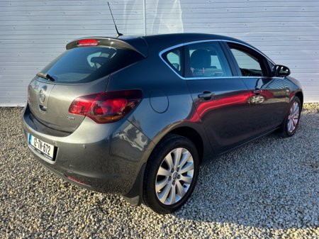 2012 Opel Astra - thumbnail 2