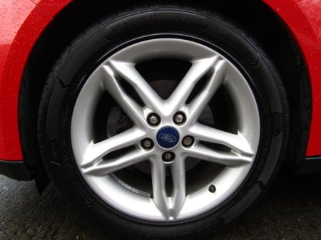 2016 Ford Focus 1.0 Zetec Ecoboost 100PS 5DR €9,950 thumbnail